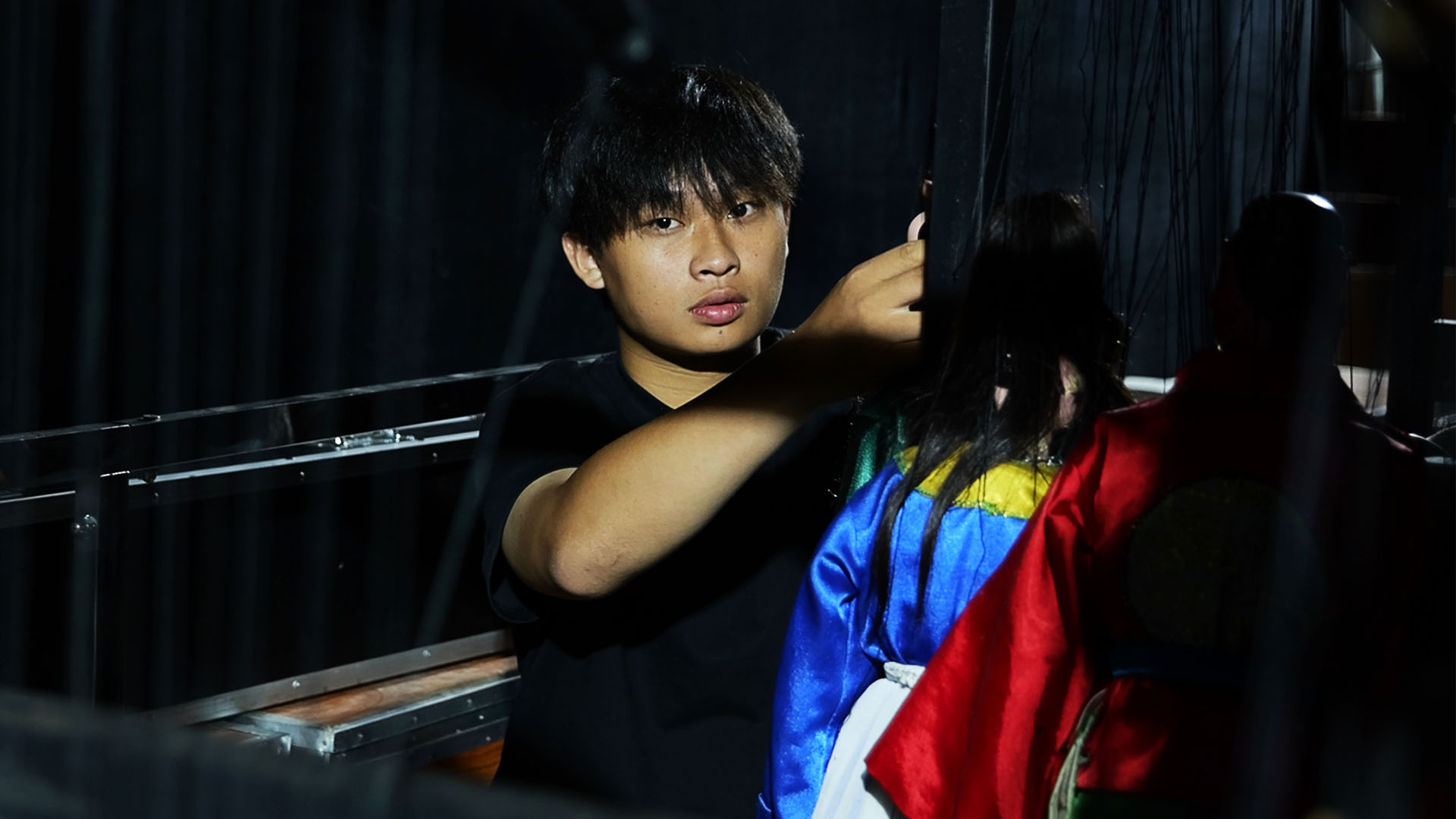 糸はまだ切れず